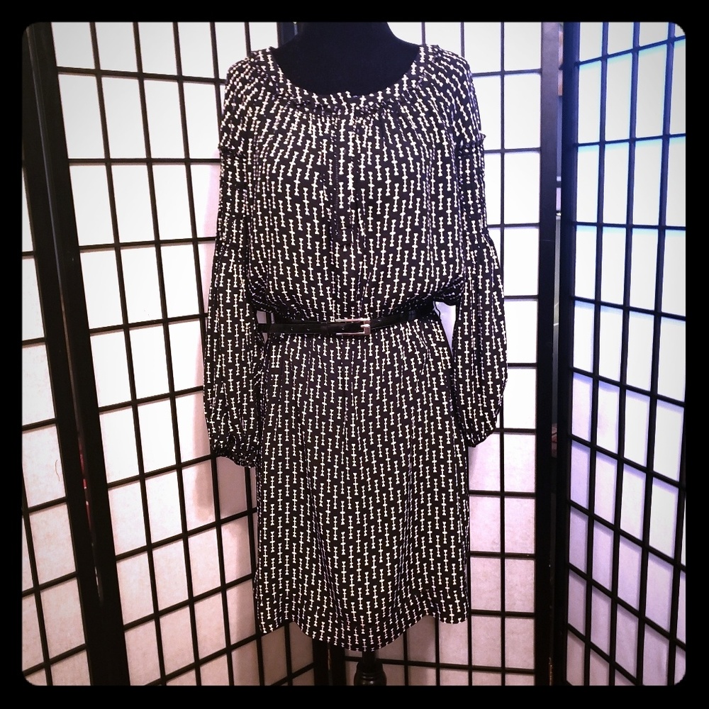 Max Studio B&W Dress w/ balloon sleeves